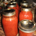 Concombres à la tomate pour l'hiver