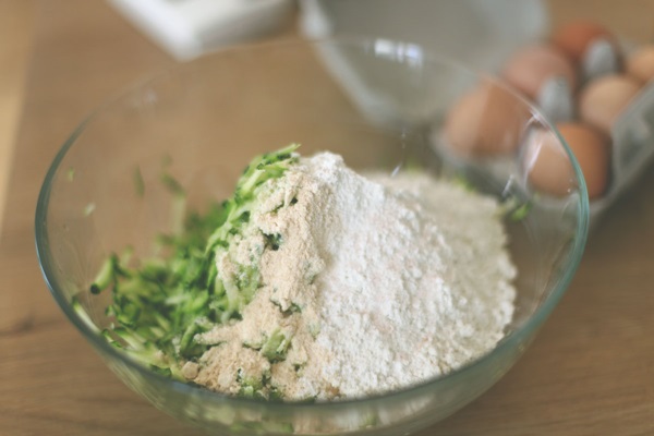 Délicieuses crêpes de courgettes sur des recettes rapides