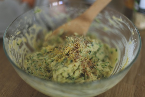 Délicieuses crêpes de courgettes sur des recettes rapides