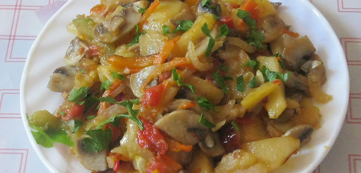 Ragoût de légumes dans le multivark