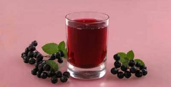 Des blancs utiles pour l'hiver: sirop de l'airelle d'aronia