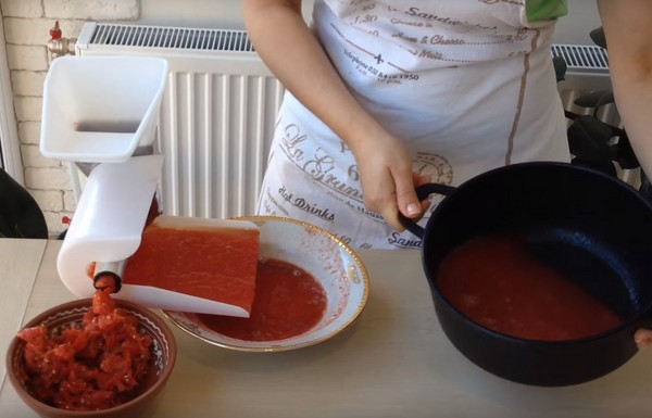 Tomates dans leur propre jus pour l'hiver, recettes avec des photos