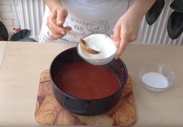 Tomates dans leur propre jus pour l'hiver, recettes avec des photos