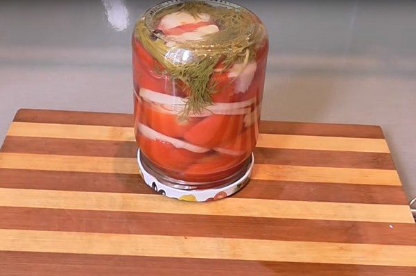 Tomates en gélatine pour l'hiver - recettes avec des oignons, sans stérilisation. Tomates marinés récoltées en gélatine pour l'hiver