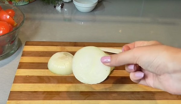 Tomates en gélatine pour l'hiver - recettes avec des oignons, sans stérilisation. Tomates marinés récoltées en gélatine pour l'hiver