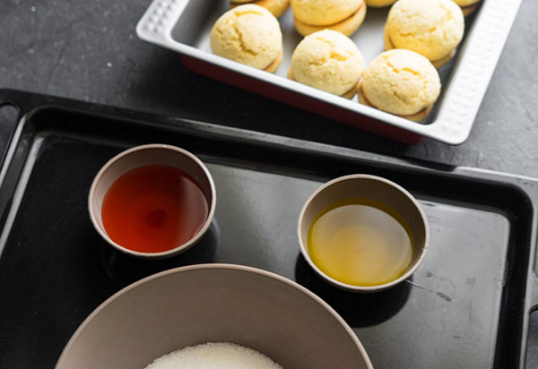 Recette des vacances: Gâteau aux pêches avec garniture à la crème
