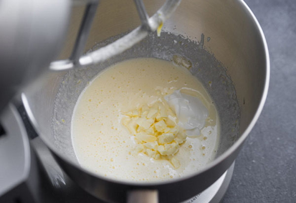 Recette des vacances: Gâteau aux pêches avec garniture à la crème
