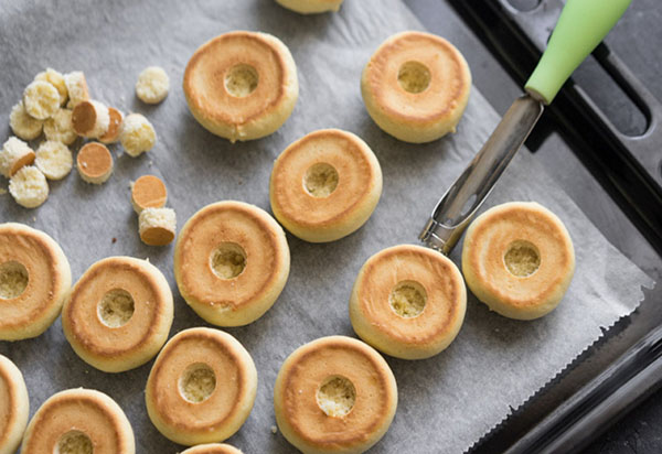 Recette des vacances: Gâteau aux pêches avec garniture à la crème