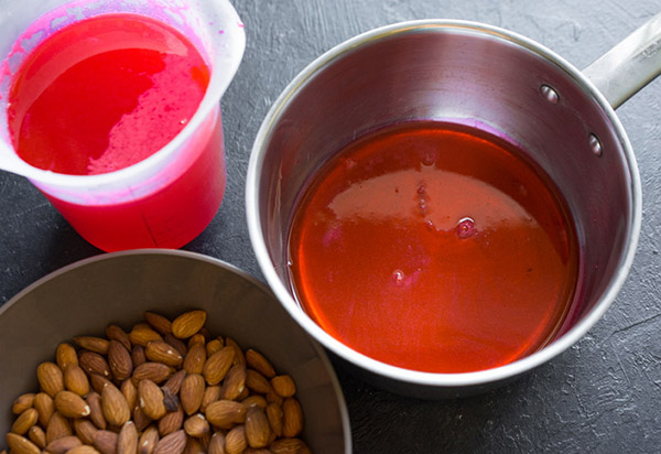 Une recette simple pour les noix de sucre colorées