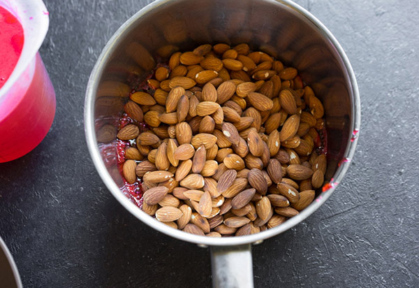Une recette simple pour les noix de sucre colorées