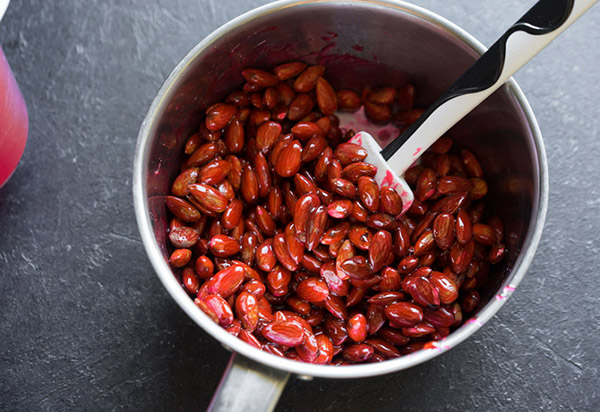 Une recette simple pour les noix de sucre colorées