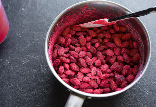 Une recette simple pour les noix de sucre colorées
