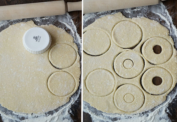 Une recette simple pour le petit déjeuner: fromage caillé avec glaçage de couleur