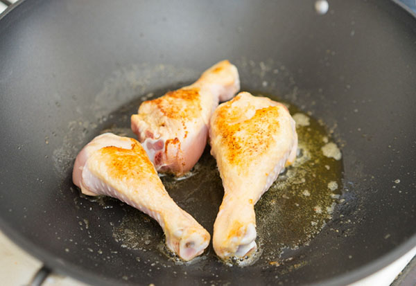 Une recette simple: poulet aux champignons à la sauce moutarde-crème