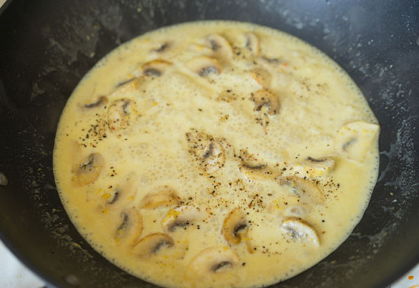 Une recette simple: poulet aux champignons à la sauce moutarde-crème