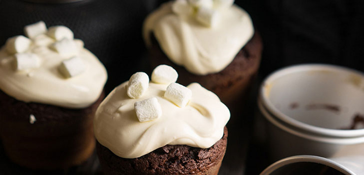 Une recette simple: muffins festifs au chocolat avec ganash