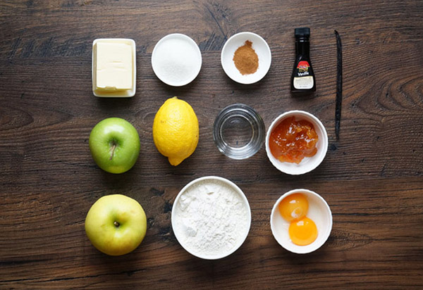 Recette simple pour un gâteau aux pommes avec de la cannelle