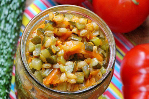 titre Recette de cornichon avec des concombres marinés pour l'hiver
