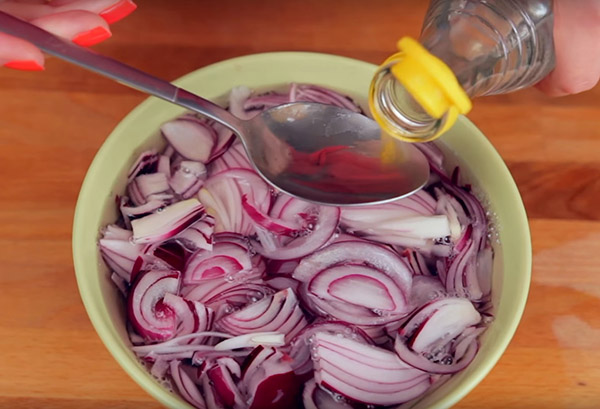 Recette de hareng sous le manteau de fourrure pour le Nouvel An à la maison - classique, rouler, avec la pomme étape par étape