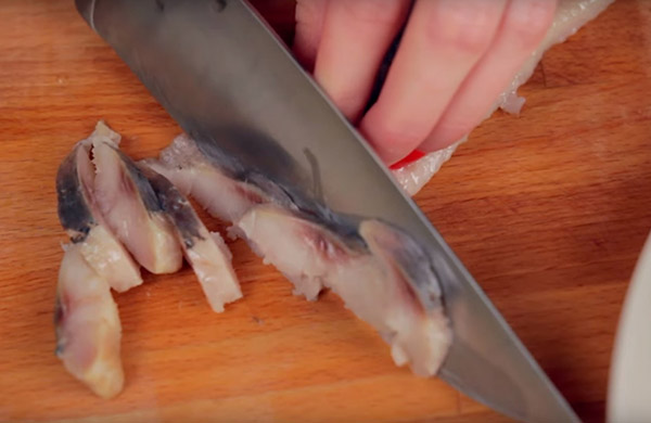 Recette de hareng sous le manteau de fourrure pour le Nouvel An à la maison - classique, rouler, avec la pomme étape par étape