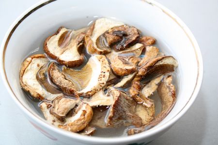 La recette de la soupe de champignons séchés, ses propriétés utiles