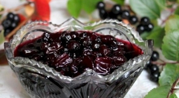 Confiture de prunes et d'aronia Confiture de prunes et d'aronia