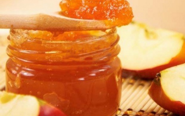 Confiture de pommes au citron et à l'orange dans un multivark