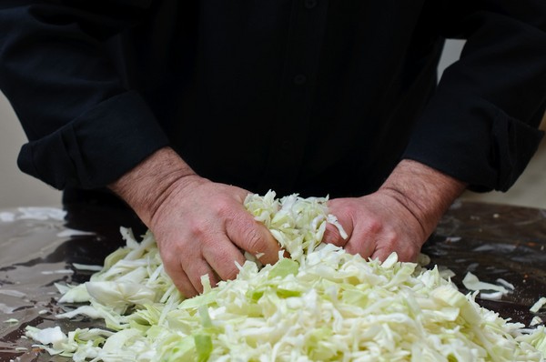 Recettes de chou pour l'hiver: salades savoureuses, billettes sans vinaigre, avec de l'aspirine, sans stérilisation