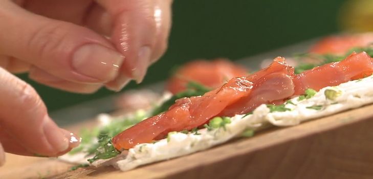 Collation délicieuse et rapide - Rouleaux de lavash au poisson