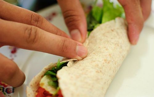 Collation délicieuse et rapide - Rouleaux de lavash au poisson