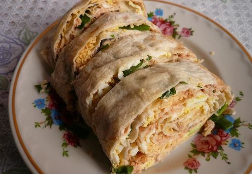 Collation délicieuse et rapide - Rouleaux de lavash au poisson