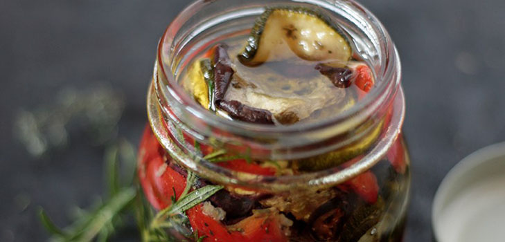 Les salades de courgettes pour l'hiver sont rapides et savoureuses: des recettes avec des photos pas à pas