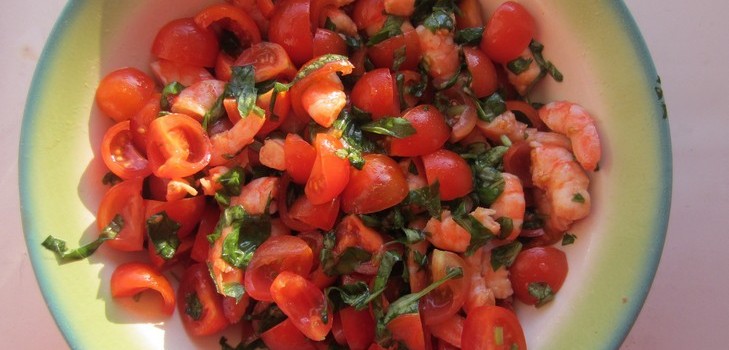 Salade de crevettes aux tomates