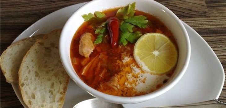 Solyanka pour vos invités préférés: des conseils pour cuisiner