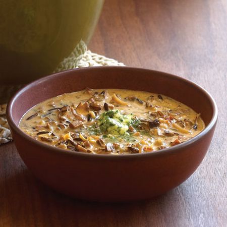 La soupe aux champignons est un excellent plat pour une table décontractée