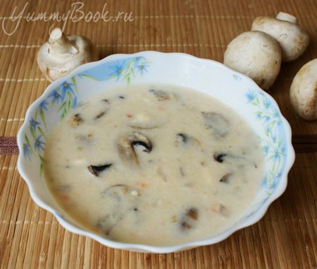 La soupe aux champignons est un excellent plat pour une table décontractée