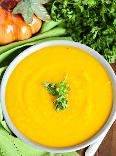 Soupe de potiron à la crème, poulet, carottes, céleri: une recette pas à pas pour une soupe rapide et délicieuse à la citrouille pour perdre du poids et un bébé