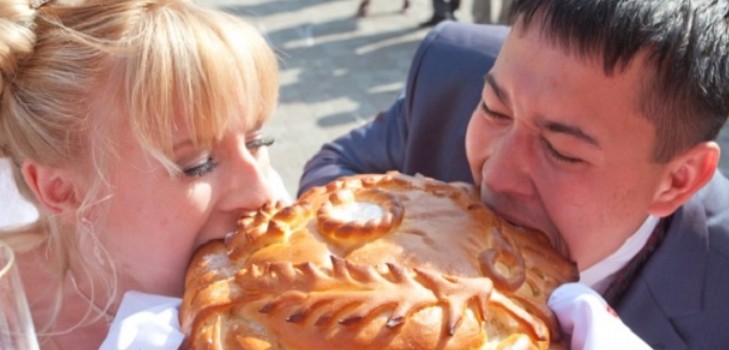 Un pain de mariage avec vos propres mains, une recette et une photo