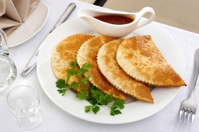 chebureks sur la table