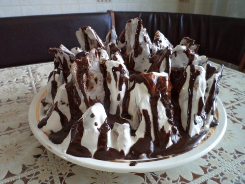 Gâteau Grafskie ruines avec de la crème sure