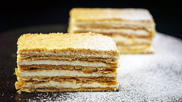 Gâteau "Napoléon", recettes avec une photo à la maison: classique (soviétique), à ​​la crème, au lait condensé, à partir de pâte feuilletée