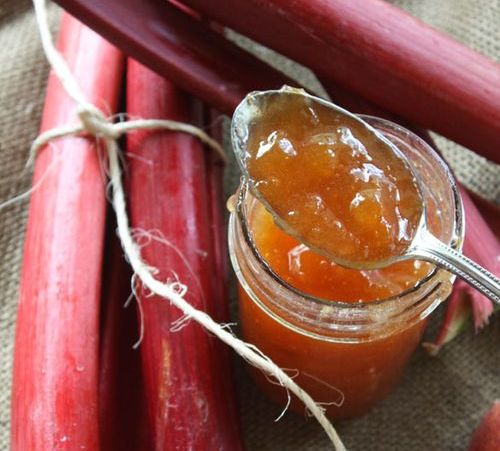 Confiture avec de la rhubarbe à la banane
