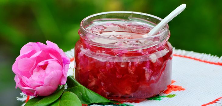 La recette de la confiture classique de roses