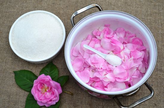 La recette de la confiture classique de roses