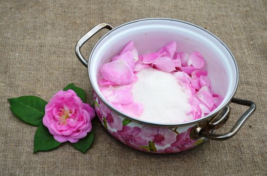 La recette de la confiture classique de roses