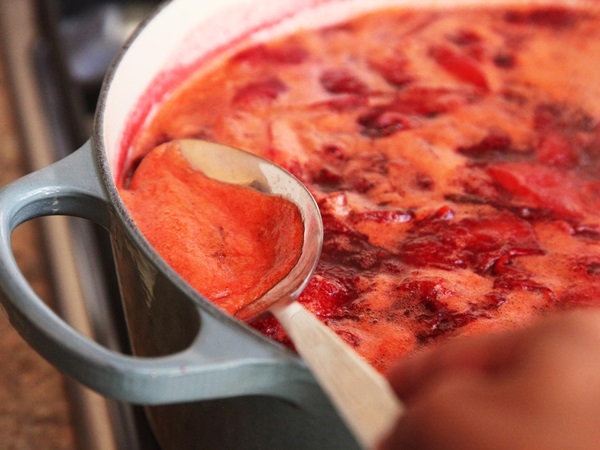 Comment faire de la confiture à partir d'une prune avec une pierre et dénoyautées - recettes simples