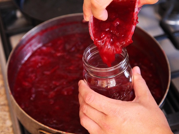 Comment faire de la confiture à partir d'une prune avec une pierre et dénoyautées - recettes simples