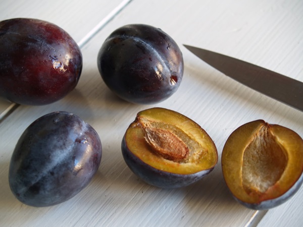 Comment faire de la confiture à partir d'une prune avec une pierre et dénoyautées - recettes simples