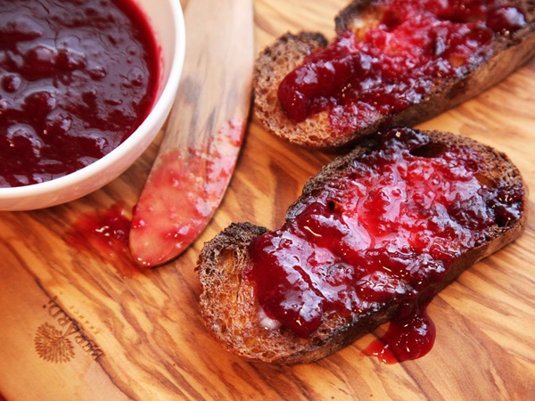 Comment faire de la confiture à partir d'une prune avec une pierre et dénoyautées - recettes simples