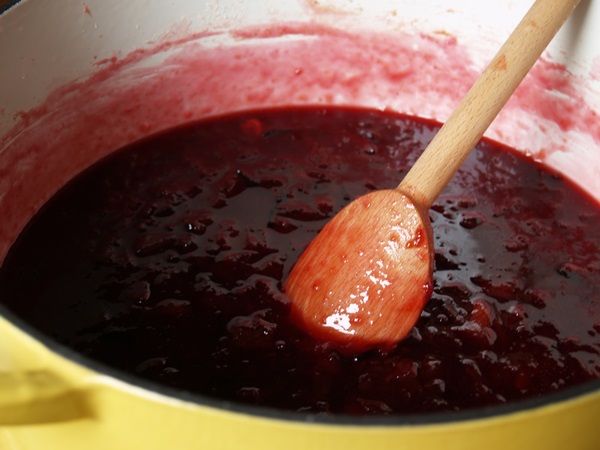 Comment faire de la confiture à partir d'une prune avec une pierre et dénoyautées - recettes simples
